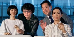 Παρακολουθώντας ειδήσεις από χείλια ενός... ρομπότ -Οι δύο «παρουσιάστριες» που 