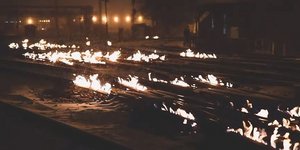 Ανάβουν φωτιές για να μπορούν να περνούν τα τρένα στο Σικάγο (Φωτογραφία: Metra Commuter Rail)
