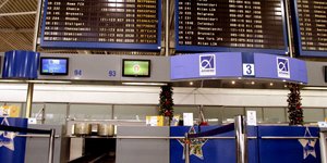 Καθηλωμένα τα αεροπλάνα την Τετάρτη – Σταματούν οι πτήσεις το μεσημέρι