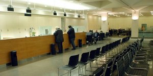 Ψάχνουν λύση για τα «κόκκινα» δάνεια -Διαγραφή τόκων και μείωση κεφαλαίου στο τρ