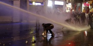 Στους δρόμους για το ίντερνετ -Βίαιες διαδηλώσεις στην Τουρκία κατά της διαδικτυ