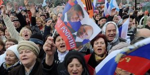 Χωρισμένος στα δύο ο λαός της Κριμαίας -Βίαιες συγκρούσεις φιλορώσων και υποστηρ