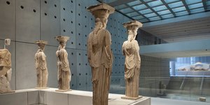 Οι Καρυάτιδες από το Ερέχθειο. Φωτογραφία: Νίκος Δανιηλίδης/Μουσείο Ακρόπολης.