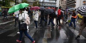 Οι Αθηναίοι κατέβασαν τα χειμωνιάτικά τους /Φωτογραφία: Eurokinissi