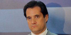 Άδωνις: «Κάθομαι δίπλα σε ανίκανους και κλέφτες»