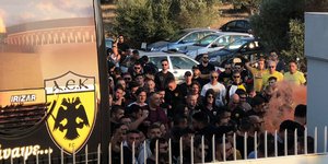 Ντόπες των οπαδών της ΑΕΚ στους παίκτες για το ντέρμπι της Τούμπας