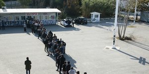 Ολοι θέλουν να δουν τον αγώνα /Φωτογραφία: Eurokinissi (ΜΑΡΚΟΣ ΧΟΥΖΟΥΡΗΣ)