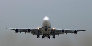 Τους κατέβασαν από το αεροπλάνο γιατί έκαναν φασαρία τα παιδιά τους