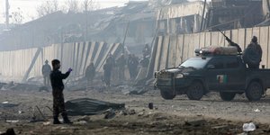 H επίθεση είχε ως στόχο στρατιωτική βάση στο κεντρικό Αφγανιστάν (Φωτογραφία: ΑΡ/Rahmat Gul) 