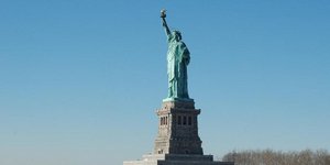 Κλειστά τα μνημεία στις ΗΠΑ: Τουρίστες δεν μπόρεσαν να επισκεφθούν το Αγαλμα της