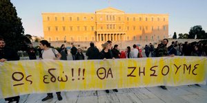 «Χλιαρή» η επανεμφάνιση των Αγανακτισμένων στην πλατεία Συντάγματος