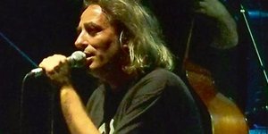 Ο Γιάννης Αγγελάκας στο Ευρυπίδειο Θέατρο Ρεματιάς Χαλανδρίου