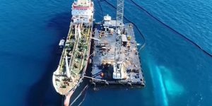 Συγκλονιστικά εναέρια πλάνα από το βυθισμένο «Αγία Ζώνη ΙΙ»/ Φωτογραφία: arxipelagos