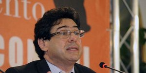 Οικονομικός σύμβουλος του Ολάντ: Να δώσουμε στην Ελλάδα μία δεύτερη ευκαιρία