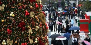 Την Πέμπτη ξεκινά το εορταστικό ωράριο των εμπορικών καταστημάτων