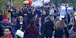 Ανοιχτά σήμερα τα καταστήματα (Φωτογραφία: EUROKINISSI/ ΓΙΩΡΓΟΣ ΚΟΝΤΑΡΙΝΗΣ)