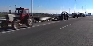 Oι αγρότες της Καρδίτσας... παρελαύνουν / Φωτογραφία: ΥοuTube