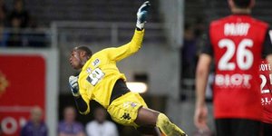 Απίθανο γκολ τερματοφύλακα στο 95' με γυριστή κεφαλιά ψαράκι [βίντεο]