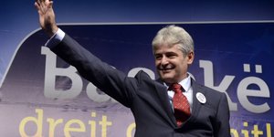 Ο Αλί Αχμέτι (Φωτογραφία: AP/ BORIS GRDANOSKI)
