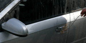 Περιέλουσαν με ακαθαρσίες το αυτοκίνητο του Χρήστου Αηδόνη [εικόνες]