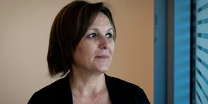 Η Πιέρα Αγιέλο αποκάλυψε στον Guardian το πρόσωπό της