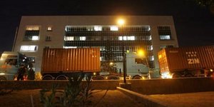 Εφτασε το «ιππικό» στη Λάρνακα: Προσγειώθηκε αεροπλάνο με 5 δισ. ευρώ [εικόνες]