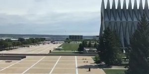 Ερευνες για ένοπλο στην ακαδημία Πολεμικής Αεροπορίας των ΗΠΑ