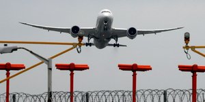 Η αύξηση των καυσίμων οδηγεί σε αύξηηση των αεροπορικών ναύλων. Φωτογραφία: AP