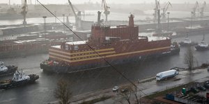 Το πλωτό πυρηνικό εργοστάσιο Akademik Lomonosov (Φωτογραφία: AP/Dmitri Lovetsky)