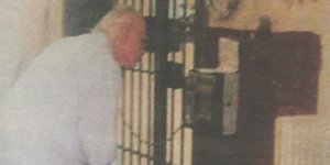 Ο Ακης και ο Μάκης μένουν σε κελιά 8 τετραγωνικών μαζί με άλλους τρεις [βίντεο]