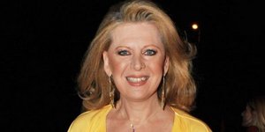 Χρυσαυγίτης απειλεί ευθέως την Έλενα Ακρίτα μέσω twitter