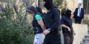 Στη φυλακή ο φερόμενος ως αρχηγός «Τσαμπ» της «Combat 18» και 3 ακόμη -Τι υποστήριξαν /Φωτογραφία: Ιntime News