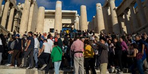 Τουρίστες στην Ακρόπολη/Φωτογραφία: Εurokinissi
