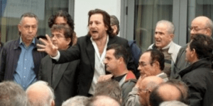 Οργισμένοι κάτοχοι αξιογράφων της Λαϊκής Τράπεζας έξω από το Προεδρικό Μέγαρο