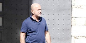 Ο Γιάννης Αλαφούζος λίγο πριν τη συνάντηση με τον Δημήτρη Γιαννακόπουλο / Φωτογραφία: Intime