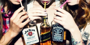 Πόσες θερμίδες... πίνουμε; Ποια αγαπημένα ποτά μας χαλάνε τη σιλουέτα [εικόνες]