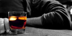 Κυνικοί Ολλανδοί – Βάζουν αλκοολικούς να καθαρίζουν δρόμους και τους πληρώνουν μ