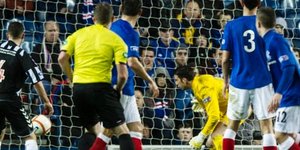 Απίθανο αυτογκόλ τερματοφύλακα για γέλια και για κλάματα [βίντεο]