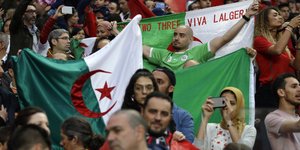 Φίλαθλοι της εθνικής ομάδας της Αλγερίας (Φωτογραφία: AP/ Armando Franca)