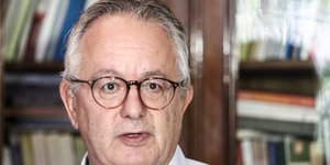 Ο πρόεδρος της Επιτροπής για την Κεντροαριστερά Ν. Αλιβιζάτος -Φωτογραφία: ΘΟΔΩΡΗΣ ΜΑΝΟΛΟΠΟΥΛΟΣ//EUROKINISSI