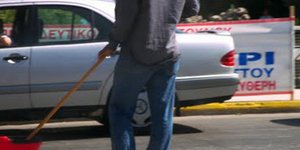 Βγήκαν μαχαίρια για το πόστο στα φανάρια