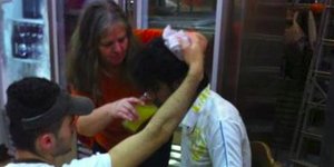 Χρυσαυγίτες εισέβαλαν σε ψητοπωλείο και τραυμάτισαν αλλοδαπό