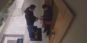 Ελληνες Youtubers μοίρασαν 1.000 ευρώ σε ντελιβεράδες