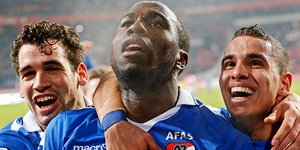 Πανέμορφο γκολ επιθετικού με «λόμπα» έξω από την περιοχή [βίντεο]