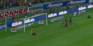 Εστειλε την μπάλα άουτ σε κενό τέρμα από τα δύο μέτρα [βίντεο]