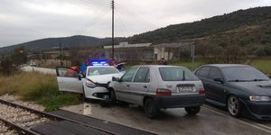 Τράκαραν στη διάβαση των σιδηροδρομικών γραμμών στο Ενώδιο Αργους
