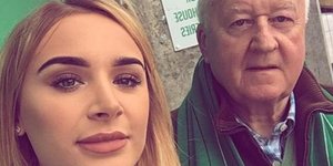 Η 21χρονη Άμι ΜακΧιου με τον παππού της. Φωτογραφία: Instagram