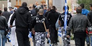 Επίθεση στα γραφεία της Χρυσής Αυγής με ποδοσφαιρικό «άρωμα» - Η αστυνομία πιθαν