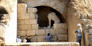 Σαμαράς για Αμφίπολη: Κανείς δεν ξέρει τι κρύβει αλλά ένας τέτοιος Μακεδονικός τ