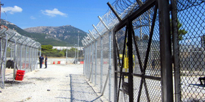 Καρέ καρέ οι καταστροφές στην Αμυγδαλέζα μετά την εξέγερση των κρατούμενων μεταν